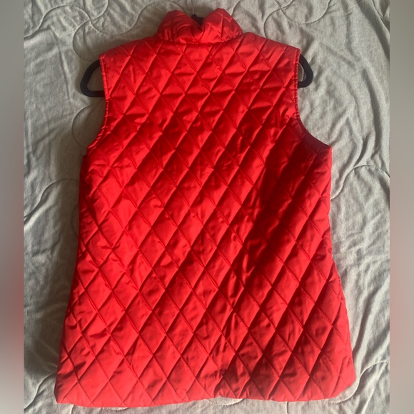 Red vest - Picture 2 of 3